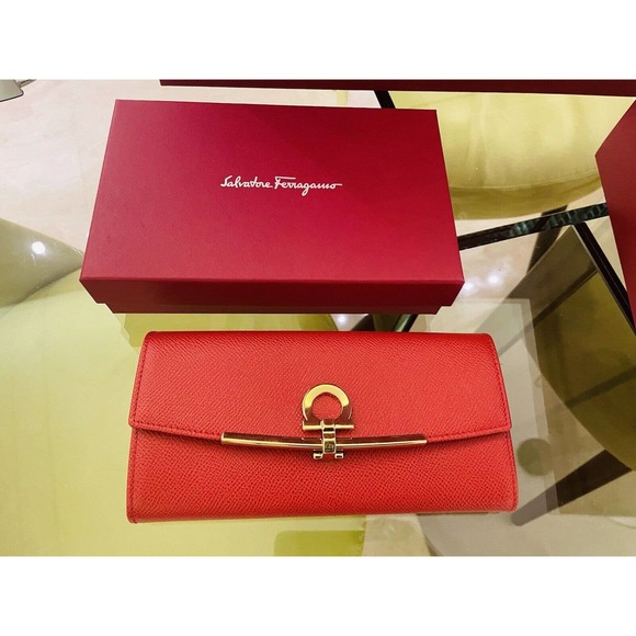 Salvatore Ferragamo Gancini continental wallet RED Gold Leather Clutch Large - Picture 8 of 11